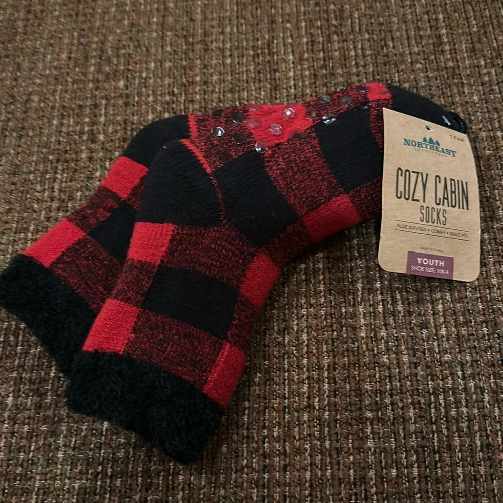 Northeast Outfitters Youth Cozy Cabin Buff Check Aloe Infused Socks